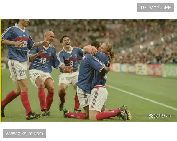 从贫民窟到绿茵场足球明星的奋斗与荣耀之路