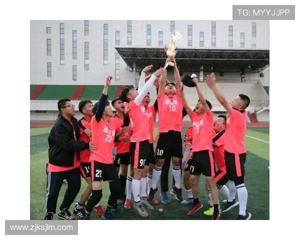 赛后分析:北京足球队与成都足球队的团队协作表现及其影响探讨 赛后分析:北京足球队与成都足球队的团队协作表现及其影响探讨